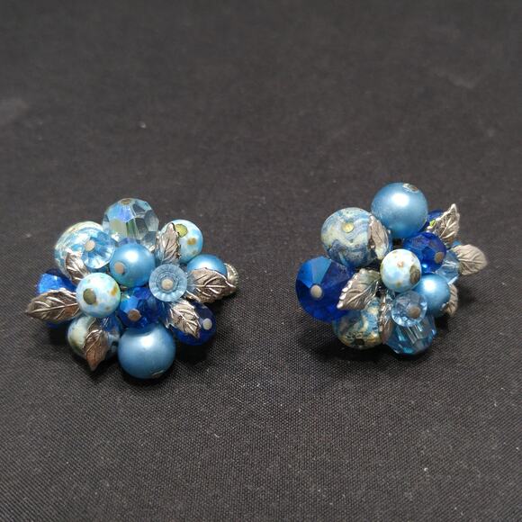 Vendome Blue Beaded Clip Earrings, Aurora Borealis, Silver Leaves, 1960s Vintage - Picture 10 of 10